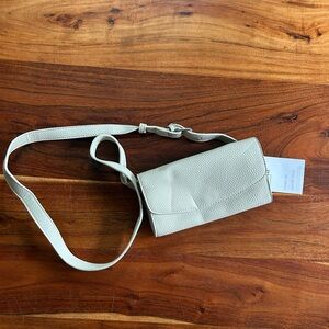 NWT Gry mattr cream crossbody fanny pack wallet vegan leather